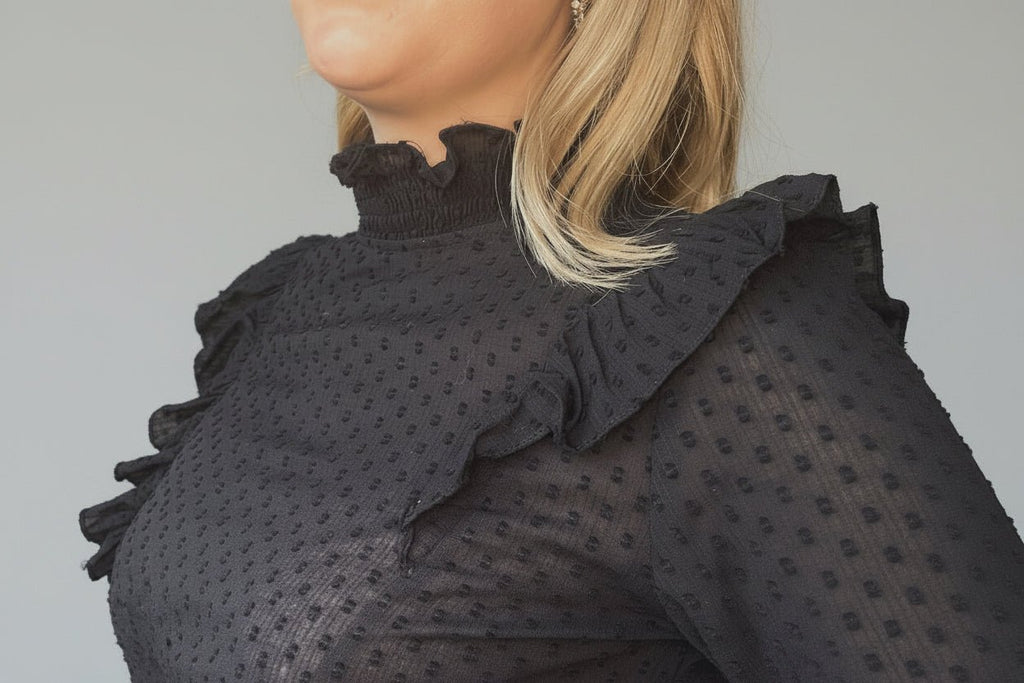 Robe noire, notre pièce favorite - L'atelier d'Alice